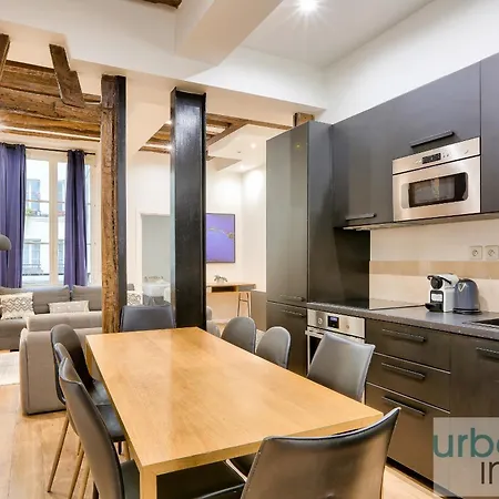 Urban Flat 67 - Spacious Flat In Apartment