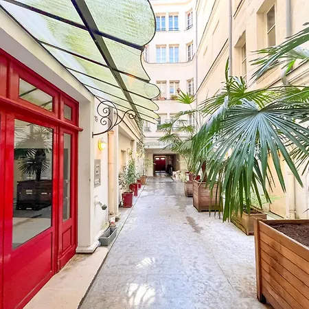 Urban Flat 67 - Spacious Flat In Paris