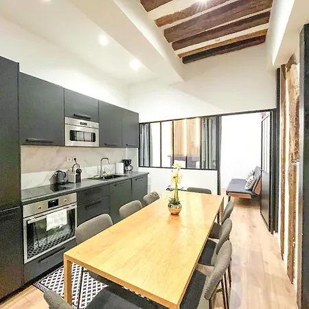 Urban Flat 67 - Spacious Flat In Appartement Parijs