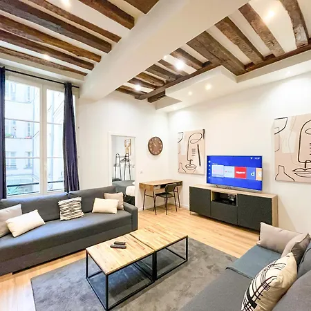 Urban Flat 67 - Spacious Flat In *