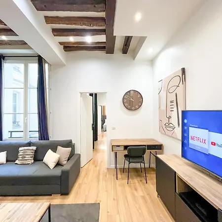 Urban Flat 67 - Spacious Flat In Apartment