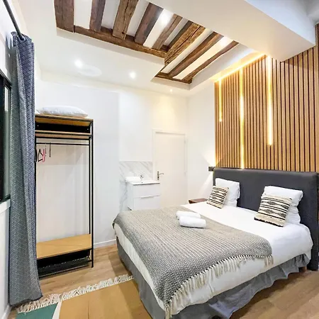 Urban Flat 67 - Spacious Flat In * Paris