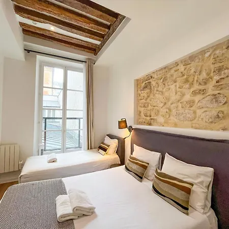 Urban Flat 67 - Spacious Flat In *
