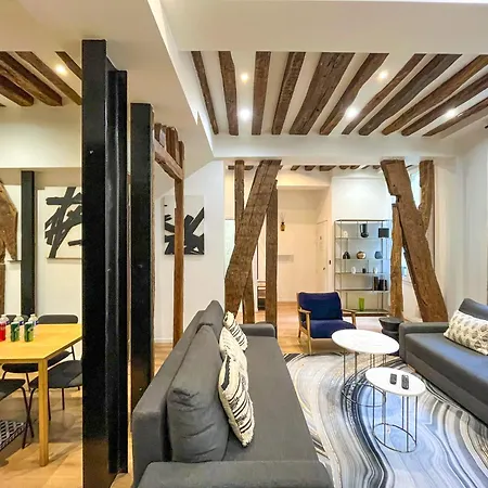 Urban Flat 67 - Spacious Flat In *