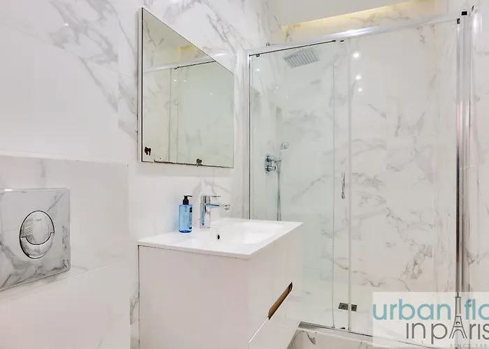 Urban Flat 67 - Spacious Flat In Apartment