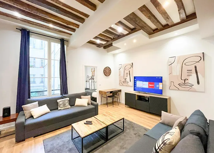 Urban Flat 67 - Spacious Flat In *