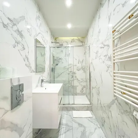 Urban Flat 67 - Spacious Flat In