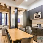 Urban Flat 67 - Spacious Flat In Daire