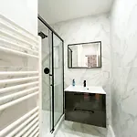 Urban Flat 67 - Spacious Flat In *