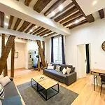 Daire Urban Flat 67 - Spacious Flat In