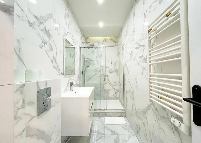 Urban Flat 67 - Spacious Flat In